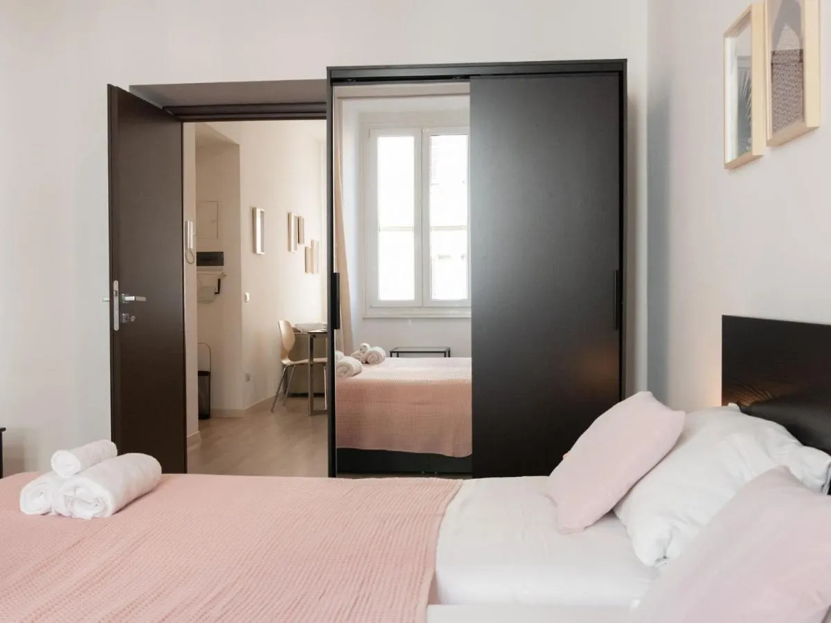 The Best Rent - Spacious Apartment Near Roma Termini Station 0*, Rome