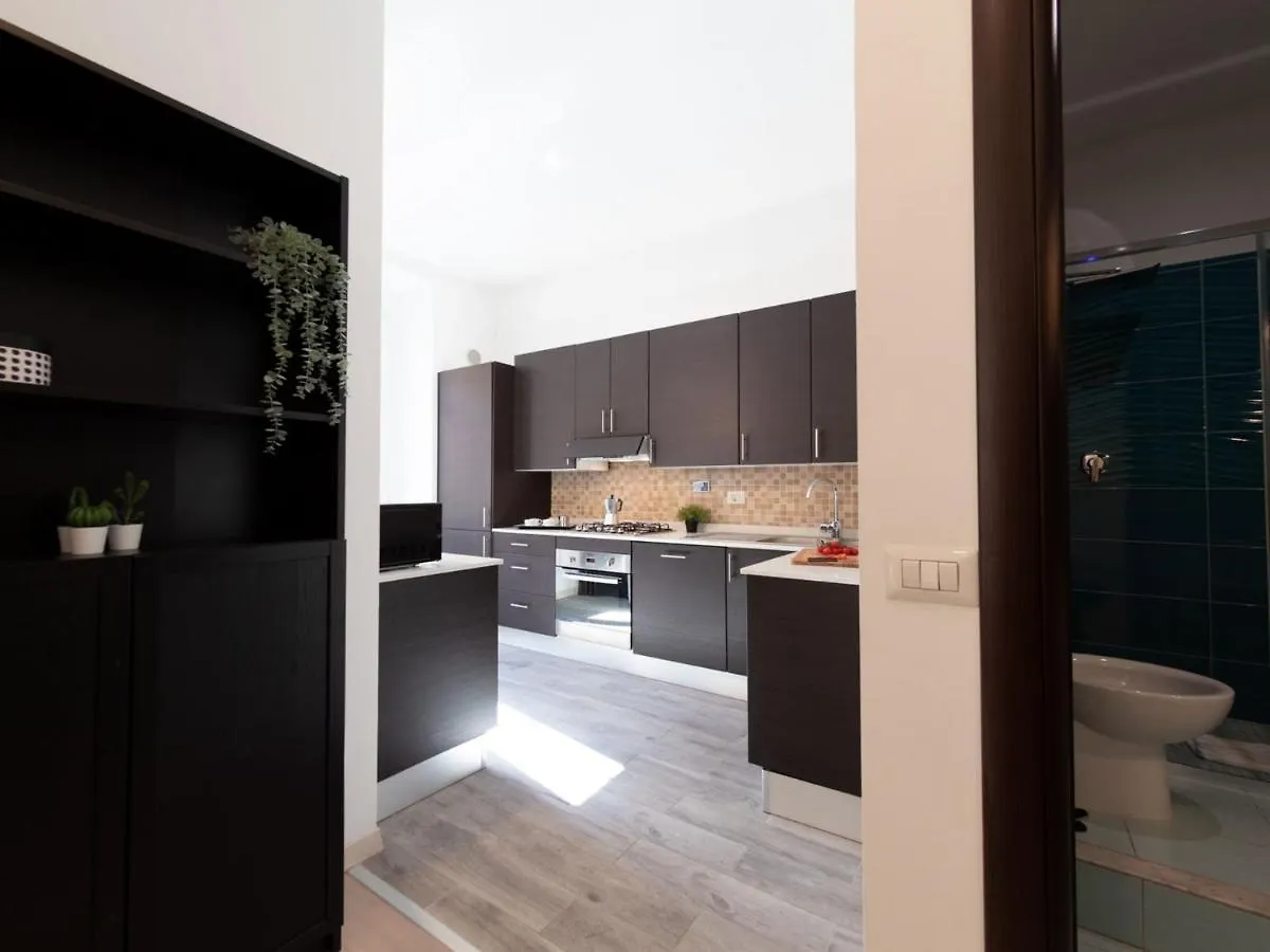 The Best Rent - Spacious Apartment Near Roma Termini Station 0*, Rome